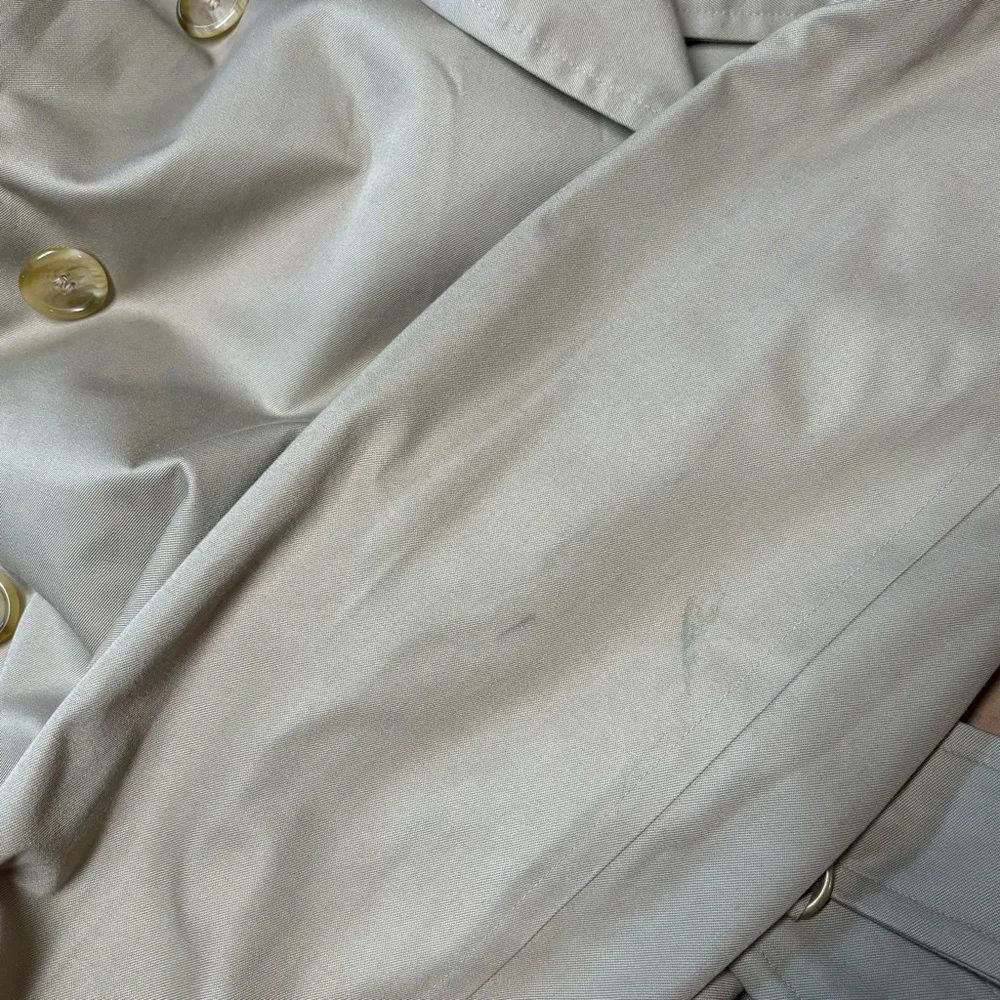 Burberry trench coat. - Picture 14 of 14